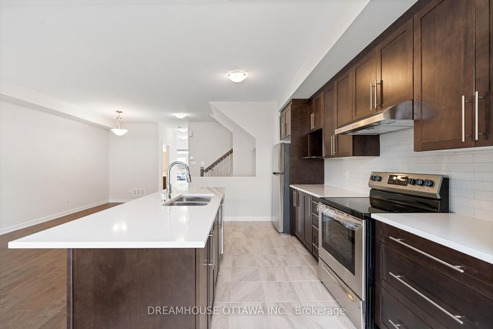 Photo 12 at 563 Aglish Mews, Nepean (Half Moon Bay), Ottawa