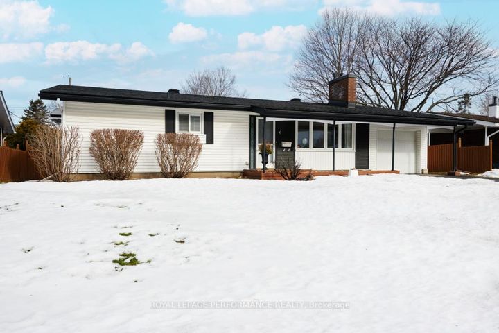 Photo 1 at 9 Kilmory Crescent, Nepean (Borden Farm/Stewart Farm/Carleton Heights/Parkwood Hills), Ottawa