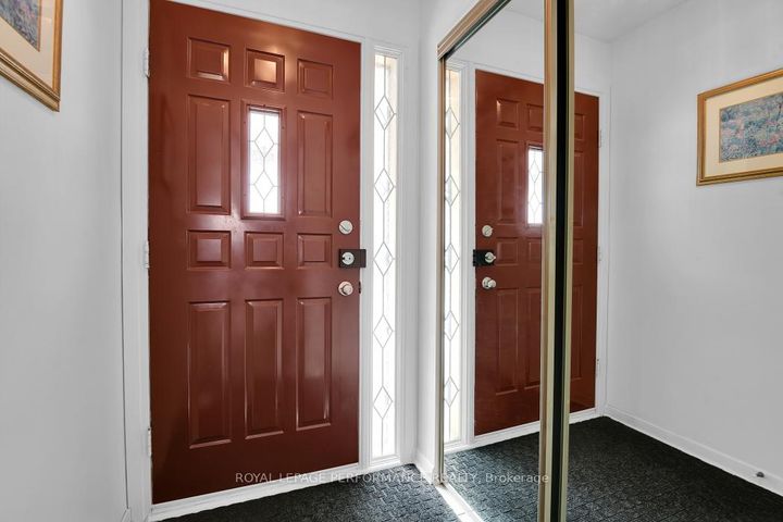 Photo 4 at 9 Kilmory Crescent, Nepean (Borden Farm/Stewart Farm/Carleton Heights/Parkwood Hills), Ottawa