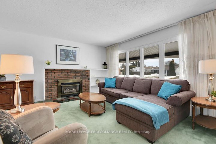 Photo 6 at 9 Kilmory Crescent, Nepean (Borden Farm/Stewart Farm/Carleton Heights/Parkwood Hills), Ottawa