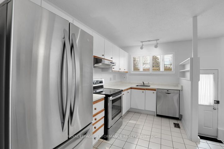 Photo 13 at 9 Kilmory Crescent, Nepean (Borden Farm/Stewart Farm/Carleton Heights/Parkwood Hills), Ottawa