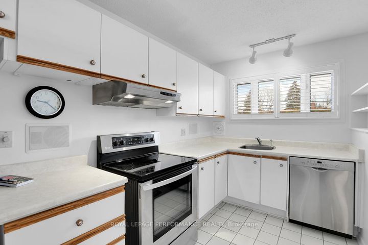 Photo 14 at 9 Kilmory Crescent, Nepean (Borden Farm/Stewart Farm/Carleton Heights/Parkwood Hills), Ottawa