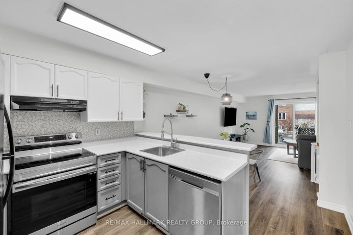 Photo 5 at 1344 Guthrie Street, Nepean (Leslie Park), Ottawa