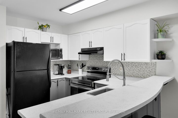 Photo 8 at 1344 Guthrie Street, Nepean (Leslie Park), Ottawa