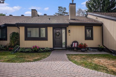 Photo 2 at 16 Pebble Beach Court, Stittsville (Central), Stittsville