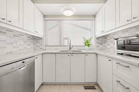 Photo 10 at 16 Pebble Beach Court, Stittsville (Central), Stittsville