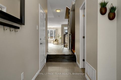 Photo 2 at 277 Losino Crescent, Emerald Meadows/Trailwest, Kanata