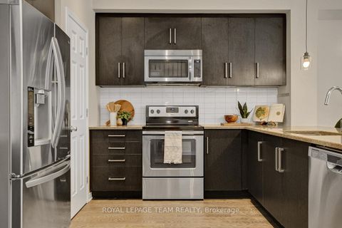 Photo 14 at 277 Losino Crescent, Emerald Meadows/Trailwest, Kanata