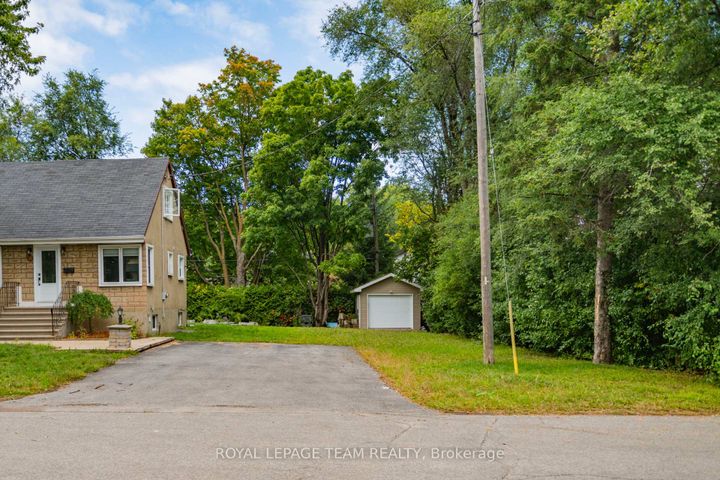 Photo 1 at 7 Tower Road, Nepean (Meadowlands/St. Claire Gardens), Ottawa