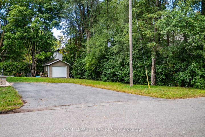 Photo 4 at 7 Tower Road, Nepean (Meadowlands/St. Claire Gardens), Ottawa