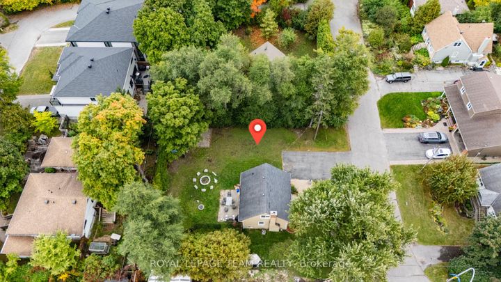 Photo 8 at 7 Tower Road, Nepean (Meadowlands/St. Claire Gardens), Ottawa