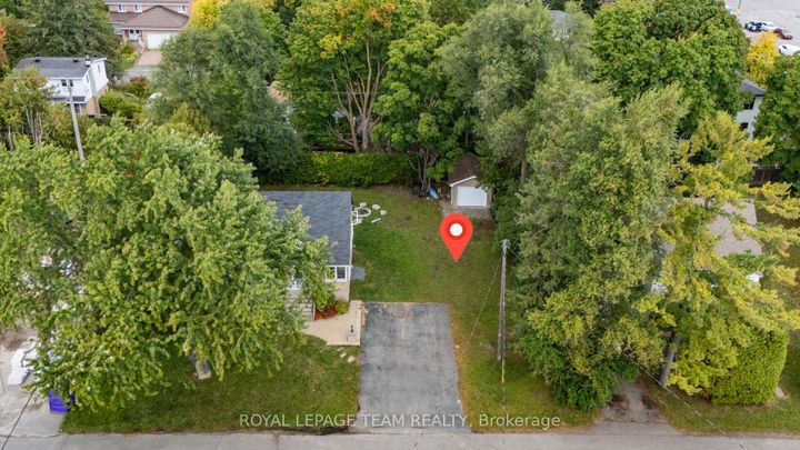 Photo 10 at 7 Tower Road, Nepean (Meadowlands/St. Claire Gardens), Ottawa