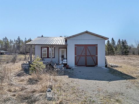 Photo 1 at 18 Wolford Centre Avenue, Merrickville/Wolford Twp, Merrickville