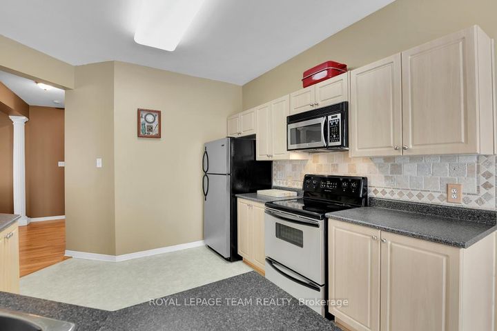 Photo 11 at 162 Redcliff Avenue, Nepean (Longfields), Ottawa