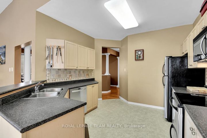 Photo 12 at 162 Redcliff Avenue, Nepean (Longfields), Ottawa