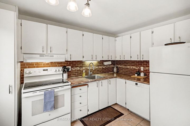 Photo 16 at 16B Spring Grove Lane, Nepean (Pheasant Run), Ottawa