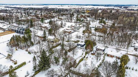 Photo 42 at 27 King Street, Richmond, Stittsville