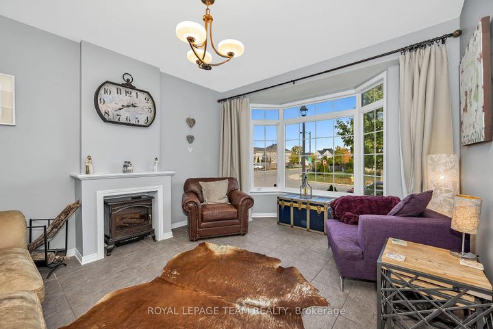 Photo 3 at 200 Kinloch Court, Nepean (Stonebridge), Ottawa