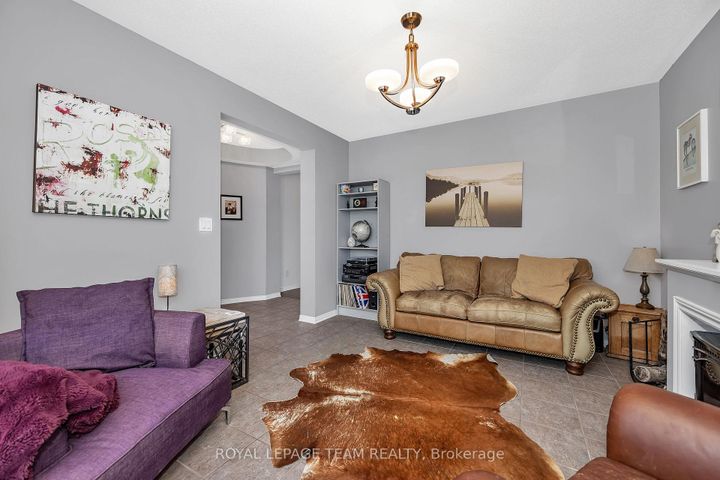 Photo 4 at 200 Kinloch Court, Nepean (Stonebridge), Ottawa