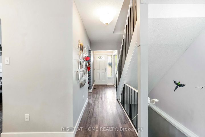 Photo 2 at 3 - 21 Midland Crescent, Nepean (Arlington Woods), Ottawa