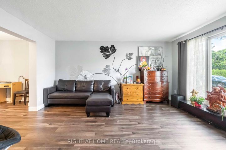 Photo 3 at 3 - 21 Midland Crescent, Nepean (Arlington Woods), Ottawa