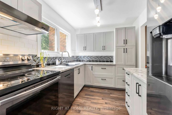 Photo 9 at 3 - 21 Midland Crescent, Nepean (Arlington Woods), Ottawa