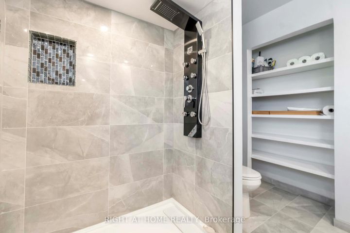 Photo 12 at 3 - 21 Midland Crescent, Nepean (Arlington Woods), Ottawa