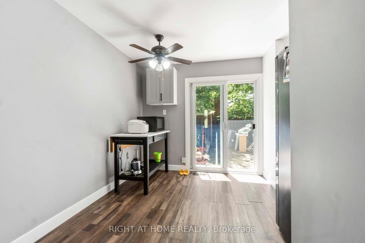 Photo 14 at 3 - 21 Midland Crescent, Nepean (Arlington Woods), Ottawa