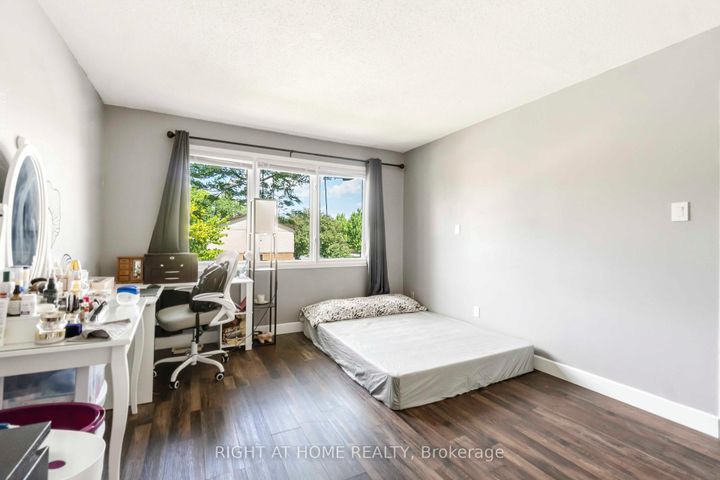 Photo 19 at 3 - 21 Midland Crescent, Nepean (Arlington Woods), Ottawa