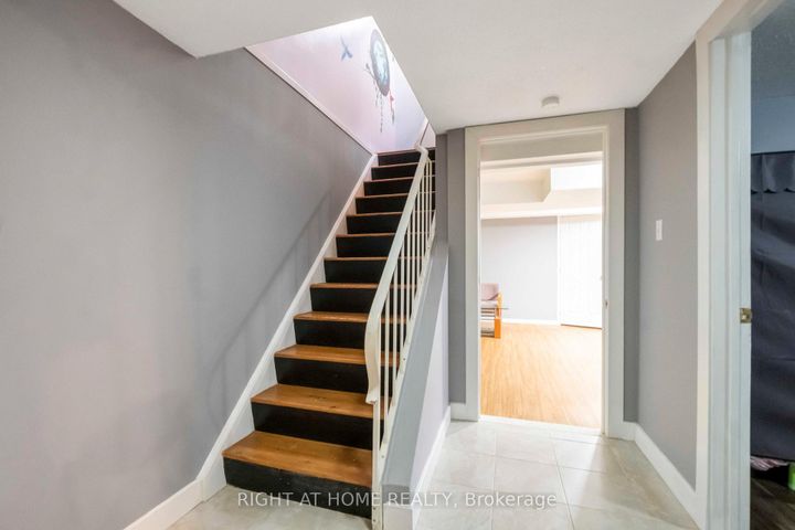 Photo 20 at 3 - 21 Midland Crescent, Nepean (Arlington Woods), Ottawa