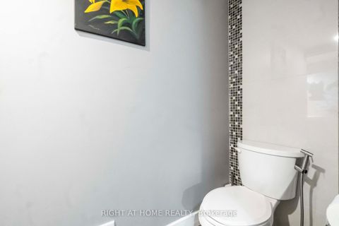 Photo 23 at 3 - 21 Midland Crescent, Nepean (Arlington Woods), Ottawa