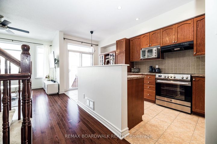 Photo 8 at 29 Madelon Drive, Nepean (Longfields), Ottawa