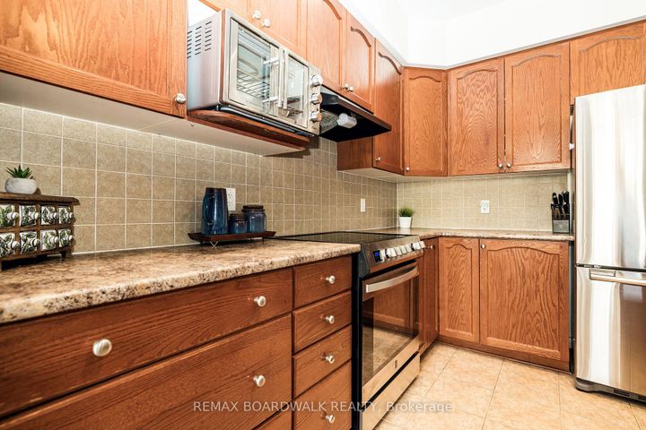 Photo 12 at 29 Madelon Drive, Nepean (Longfields), Ottawa