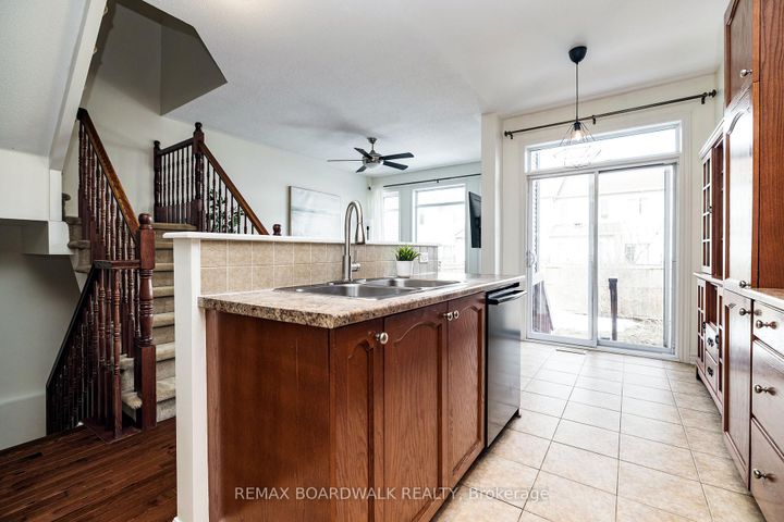 Photo 13 at 29 Madelon Drive, Nepean (Longfields), Ottawa