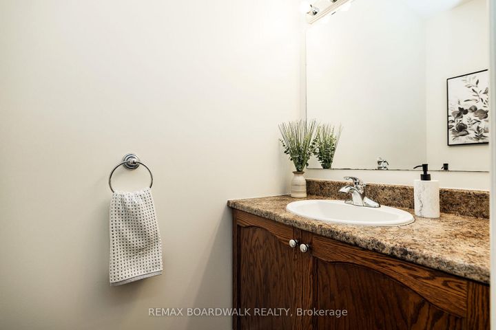 Photo 18 at 29 Madelon Drive, Nepean (Longfields), Ottawa