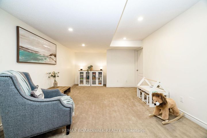 Photo 32 at 29 Madelon Drive, Nepean (Longfields), Ottawa