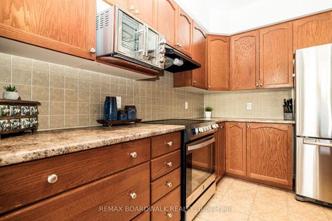 Photo 12 at 29 Madelon Drive, Nepean (Longfields), Ottawa