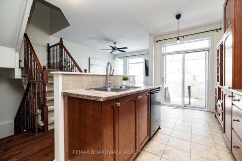 Photo 13 at 29 Madelon Drive, Nepean (Longfields), Ottawa