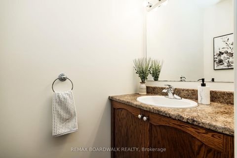 Photo 18 at 29 Madelon Drive, Nepean (Longfields), Ottawa