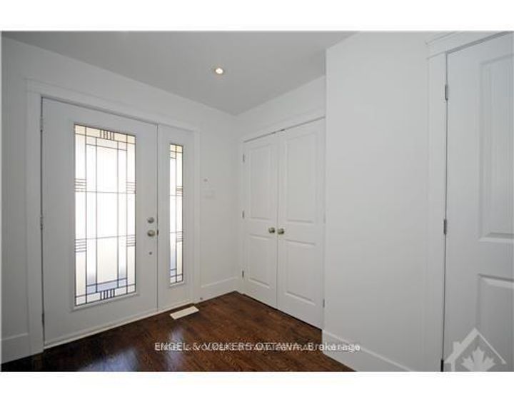 Photo 2 at 144 MONTAUK, Nepean (Carleton Heights), Ottawa