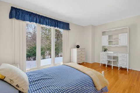 Photo 13 at 10 Amundsen Crescent, Katimavik, Kanata