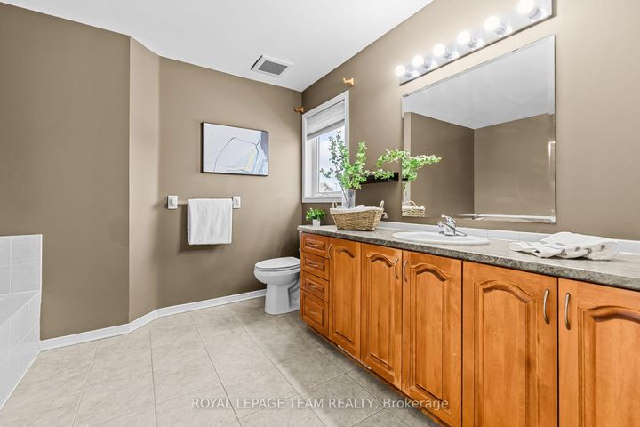 Photo 19 at 522 Kentmare Crescent, Nepean (Strandherd), Ottawa