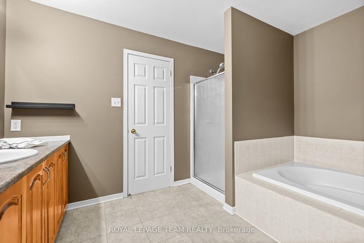 Photo 20 at 522 Kentmare Crescent, Nepean (Strandherd), Ottawa