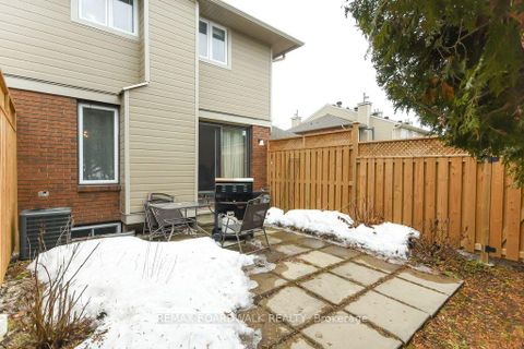 Photo 3 at 1619 Du Sommet Place N, Chateauneuf, Orleans