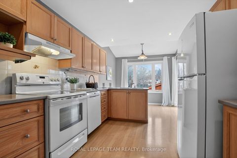 Photo 2 at 21 Baton Court, Katimavik, Kanata