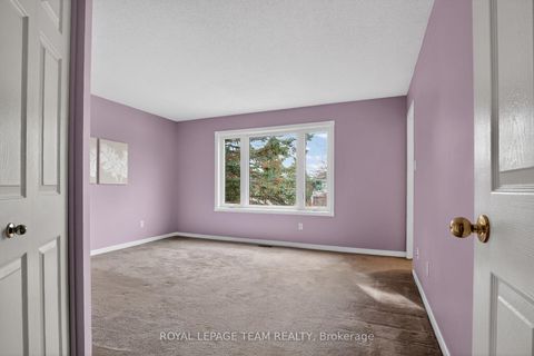 Photo 3 at 21 Baton Court, Katimavik, Kanata