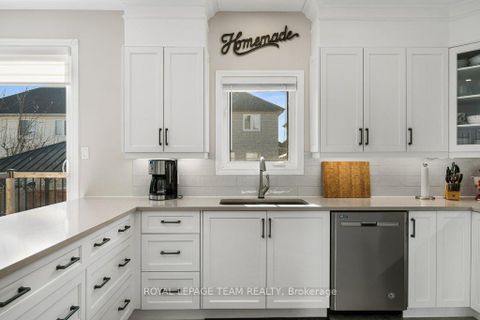 Photo 17 at 8 Thunderbird Crescent, Bridlewood, Kanata