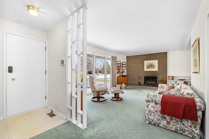 Photo 4 at 35 Cherrywood Drive, Nepean (Arbeatha Park), Ottawa