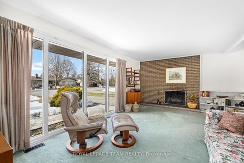 Photo 5 at 35 Cherrywood Drive, Nepean (Arbeatha Park), Ottawa