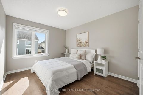 Photo 18 at 570 Baie-Des-Castors Street, Camelot, Orleans